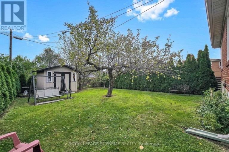 465 MAPLE LEAF DRIVE, Toronto (Maple Leaf), Ontario, M6L1R1