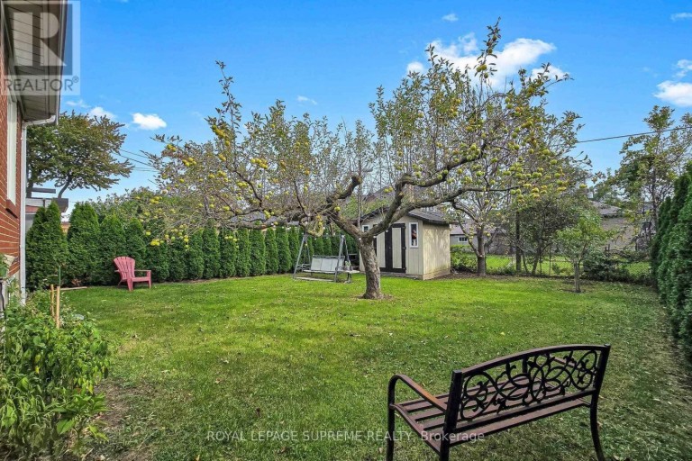 465 MAPLE LEAF DRIVE, Toronto (Maple Leaf), Ontario, M6L1R1