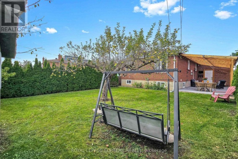 465 MAPLE LEAF DRIVE, Toronto (Maple Leaf), Ontario, M6L1R1