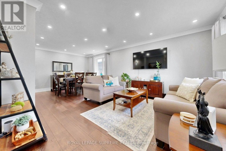 465 MAPLE LEAF DRIVE, Toronto (Maple Leaf), Ontario, M6L1R1