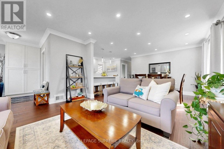 465 MAPLE LEAF DRIVE, Toronto (Maple Leaf), Ontario, M6L1R1