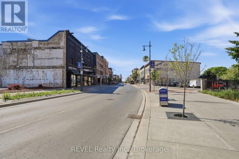1006 - 350 FRONT STREET, Belleville (Belleville Ward), Ontario, K8N5M5