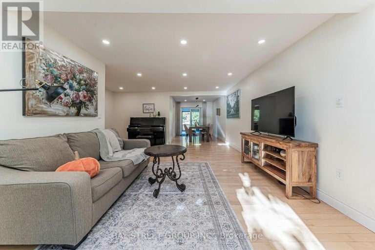 1111 KENT AVENUE, Oakville (CP College Park), Ontario, L6H1Z9