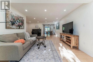 1111 KENT AVENUE Oakville (CP College Park) Ontario photo 1