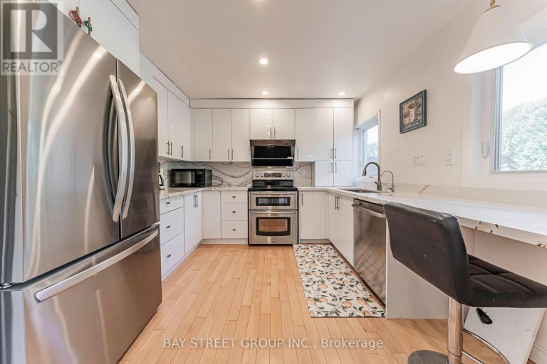 1111 KENT AVENUE, Oakville (CP College Park), Ontario, L6H1Z9