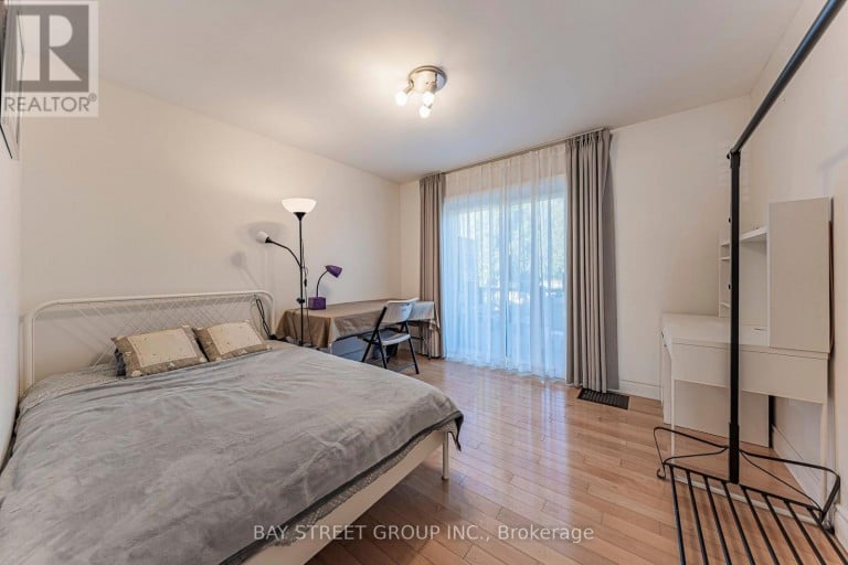1111 KENT AVENUE, Oakville (CP College Park), Ontario, L6H1Z9