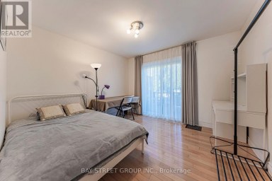 1111 KENT AVENUE Oakville (CP College Park) Ontario photo 14