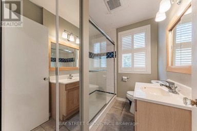 1111 KENT AVENUE Oakville (CP College Park) Ontario photo 15