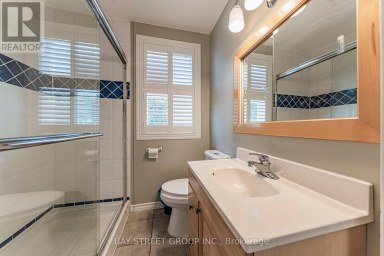 1111 KENT AVENUE Oakville (CP College Park) Ontario photo 16