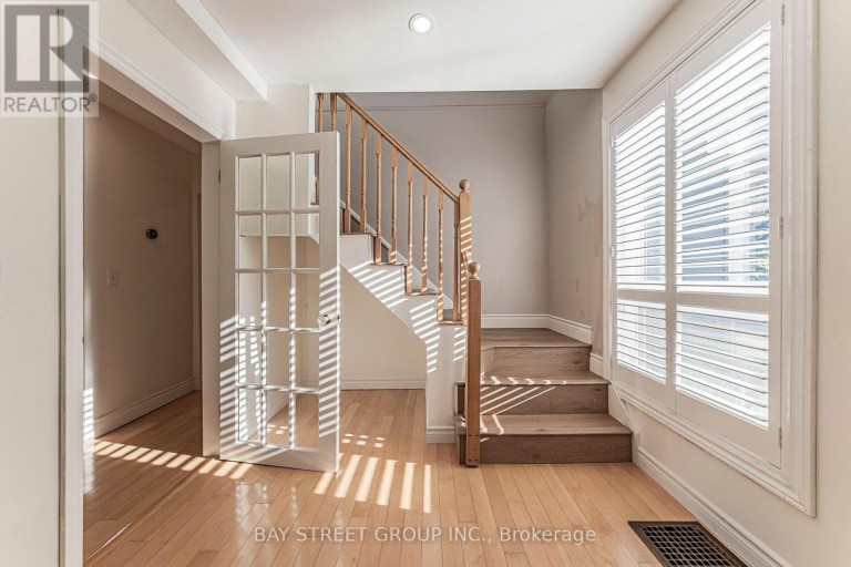 1111 KENT AVENUE, Oakville (CP College Park), Ontario, L6H1Z9