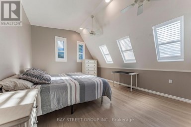 1111 KENT AVENUE Oakville (CP College Park) Ontario photo 20