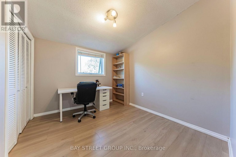 1111 KENT AVENUE, Oakville (CP College Park), Ontario, L6H1Z9