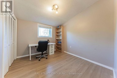 1111 KENT AVENUE Oakville (CP College Park) Ontario photo 22