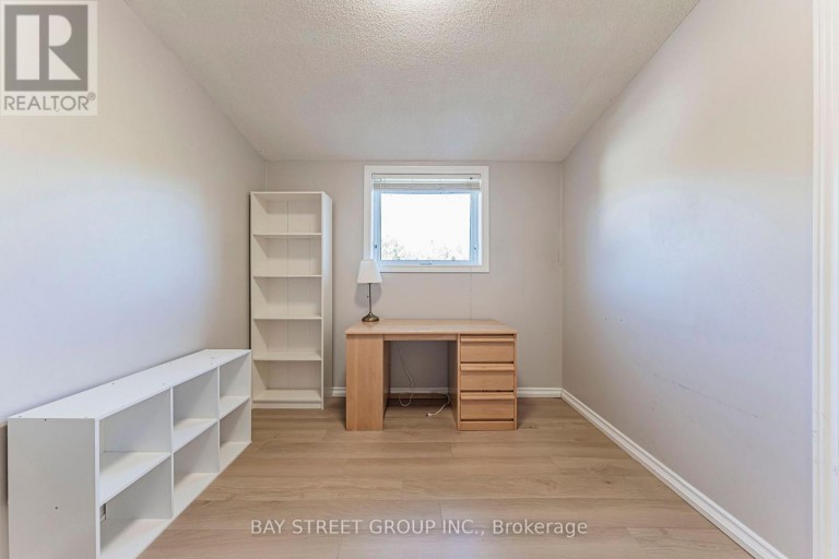 1111 KENT AVENUE, Oakville (CP College Park), Ontario, L6H1Z9