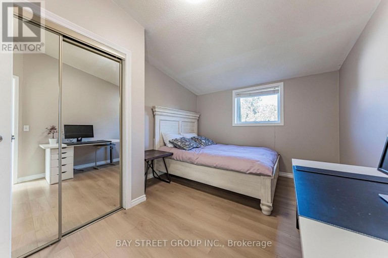 1111 KENT AVENUE, Oakville (CP College Park), Ontario, L6H1Z9
