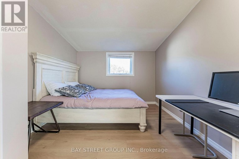 1111 KENT AVENUE, Oakville (CP College Park), Ontario, L6H1Z9
