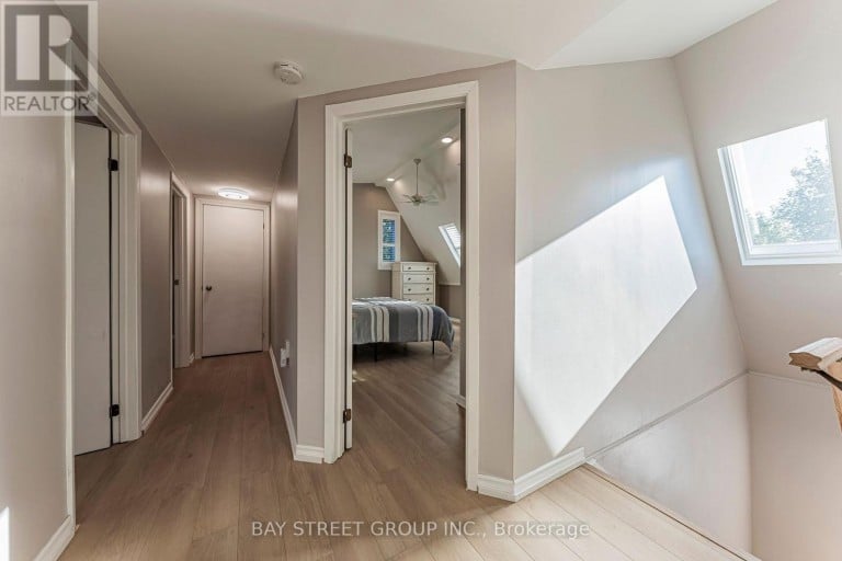 1111 KENT AVENUE, Oakville (CP College Park), Ontario, L6H1Z9