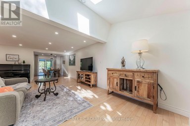 1111 KENT AVENUE Oakville (CP College Park) Ontario photo 3