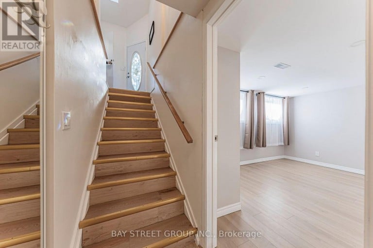 1111 KENT AVENUE, Oakville (CP College Park), Ontario, L6H1Z9