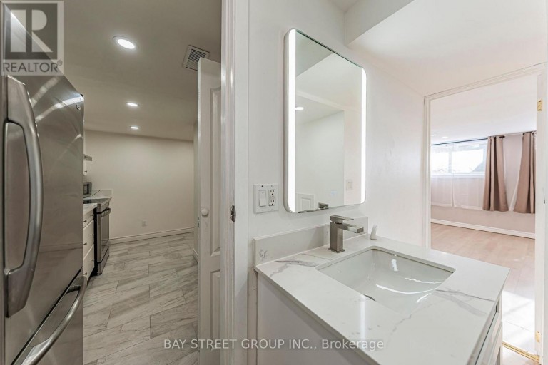 1111 KENT AVENUE, Oakville (CP College Park), Ontario, L6H1Z9
