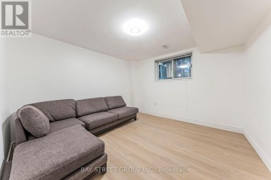 1111 KENT AVENUE Oakville (CP College Park) Ontario photo 35