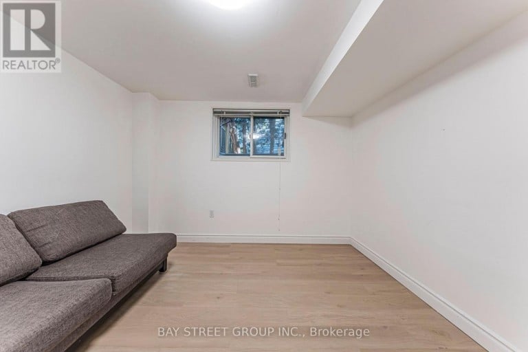 1111 KENT AVENUE, Oakville (CP College Park), Ontario, L6H1Z9