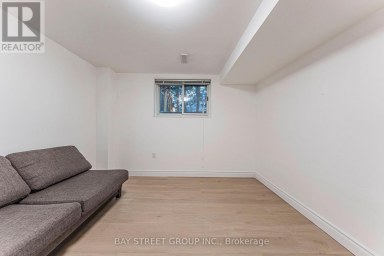 1111 KENT AVENUE Oakville (CP College Park) Ontario photo 36