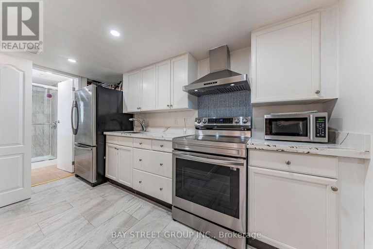 1111 KENT AVENUE, Oakville (CP College Park), Ontario, L6H1Z9