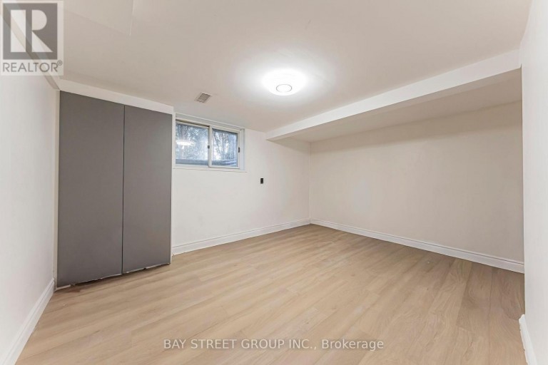 1111 KENT AVENUE, Oakville (CP College Park), Ontario, L6H1Z9