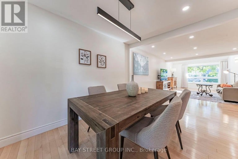 1111 KENT AVENUE, Oakville (CP College Park), Ontario, L6H1Z9