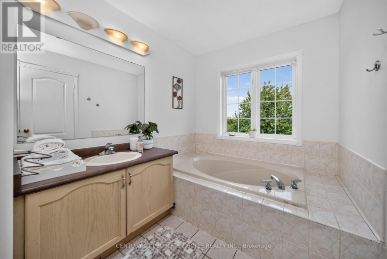 44 MONACO COURT, Brampton (Fletcher's Meadow), Ontario, L7A1X4
