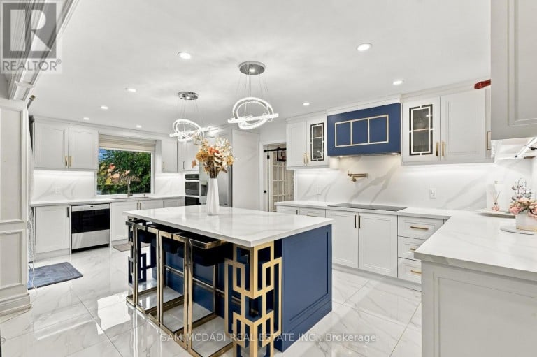 22 BUTLERS COURT, Brampton (Fletcher's Creek South), Ontario, L6Y3T7