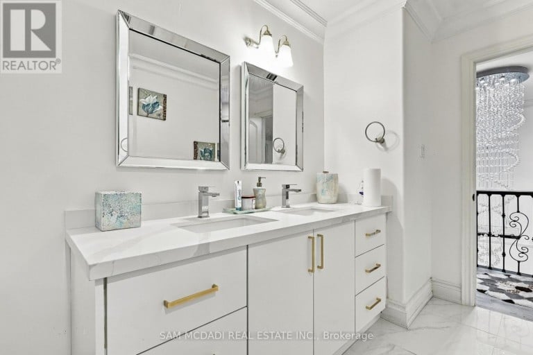 22 BUTLERS COURT, Brampton (Fletcher's Creek South), Ontario, L6Y3T7