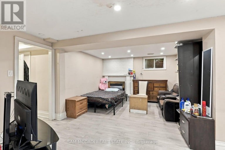 22 BUTLERS COURT, Brampton (Fletcher's Creek South), Ontario, L6Y3T7