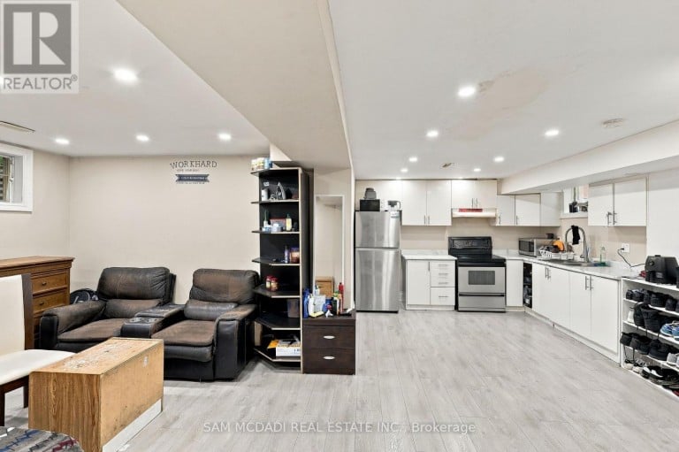 22 BUTLERS COURT, Brampton (Fletcher's Creek South), Ontario, L6Y3T7