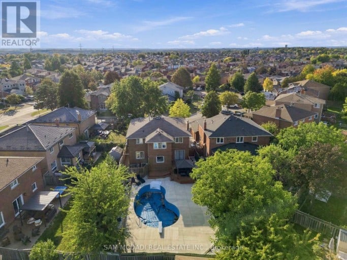 22 BUTLERS COURT, Brampton (Fletcher's Creek South), Ontario, L6Y3T7