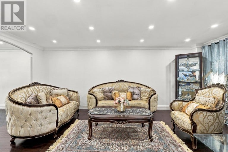 22 BUTLERS COURT, Brampton (Fletcher's Creek South), Ontario, L6Y3T7
