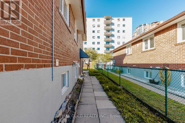 38 ACHILL CRESCENT, Mississauga (Fairview), Ontario, L5B1L1