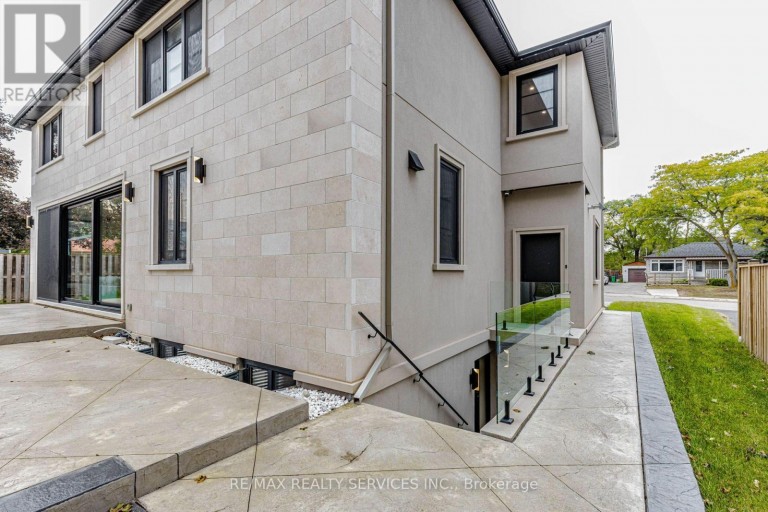 94 VISTA BOULEVARD, Mississauga (Streetsville), Ontario, L5M1V9