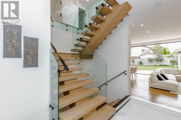 94 VISTA BOULEVARD, Mississauga (Streetsville), Ontario, L5M1V9