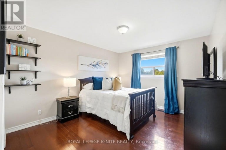 4 BUTTERCUP COURT, Toronto (Humber Summit), Ontario, M9L2M9