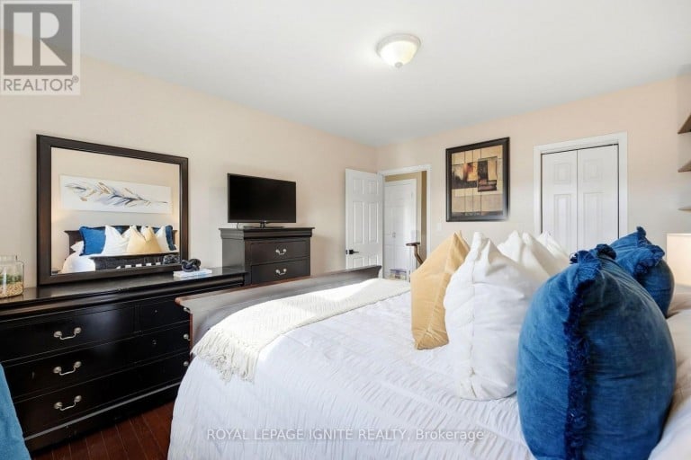 4 BUTTERCUP COURT, Toronto (Humber Summit), Ontario, M9L2M9