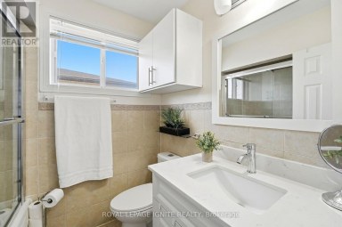 4 BUTTERCUP COURT Toronto (Humber Summit) Ontario photo 15