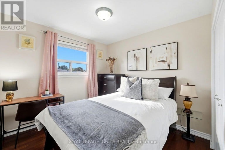4 BUTTERCUP COURT, Toronto (Humber Summit), Ontario, M9L2M9