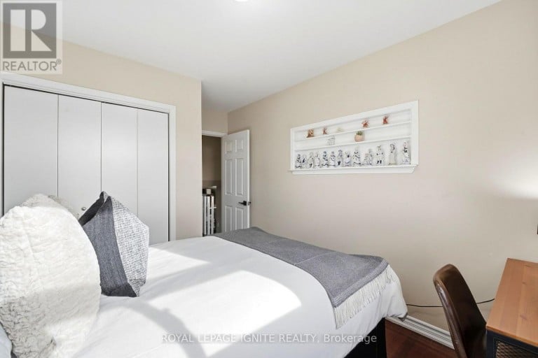 4 BUTTERCUP COURT, Toronto (Humber Summit), Ontario, M9L2M9