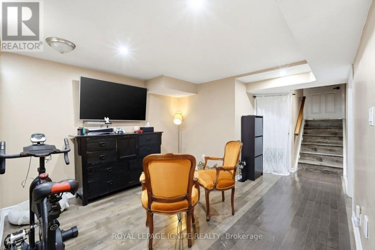 4 BUTTERCUP COURT, Toronto (Humber Summit), Ontario, M9L2M9