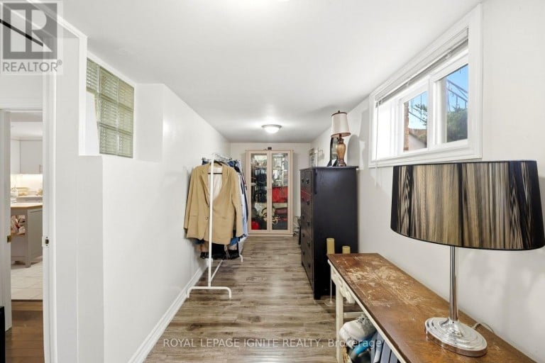 4 BUTTERCUP COURT, Toronto (Humber Summit), Ontario, M9L2M9