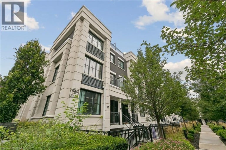 665 Cricklewood Drive Unit# 703, Mississauga, Ontario (id 40867609)