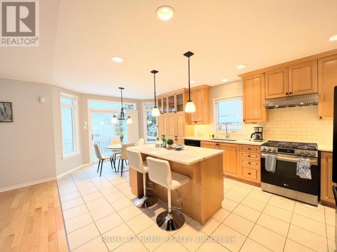 31 FORILLON CRESCENT, Ottawa, Ontario, K2M2W7