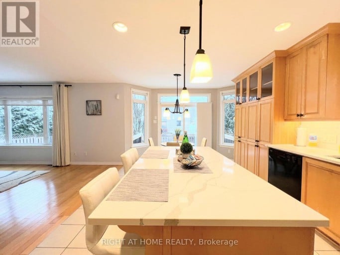 31 FORILLON CRESCENT, Ottawa, Ontario, K2M2W7